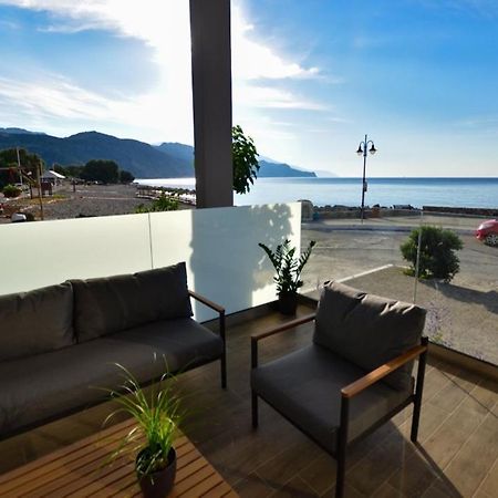 Gonis Grand Luxury Suite 팔라이오코라 외부 사진