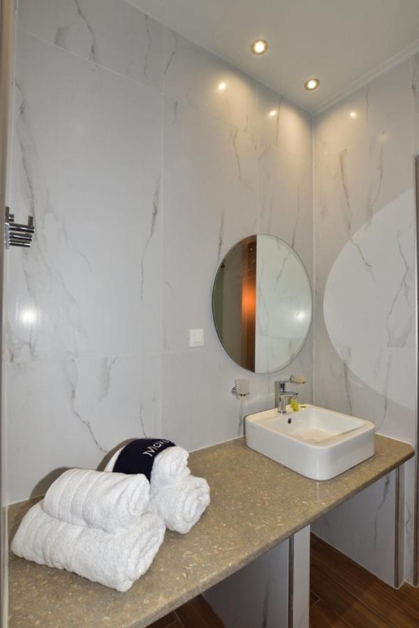 Gonis Grand Luxury Suite 팔라이오코라 외부 사진