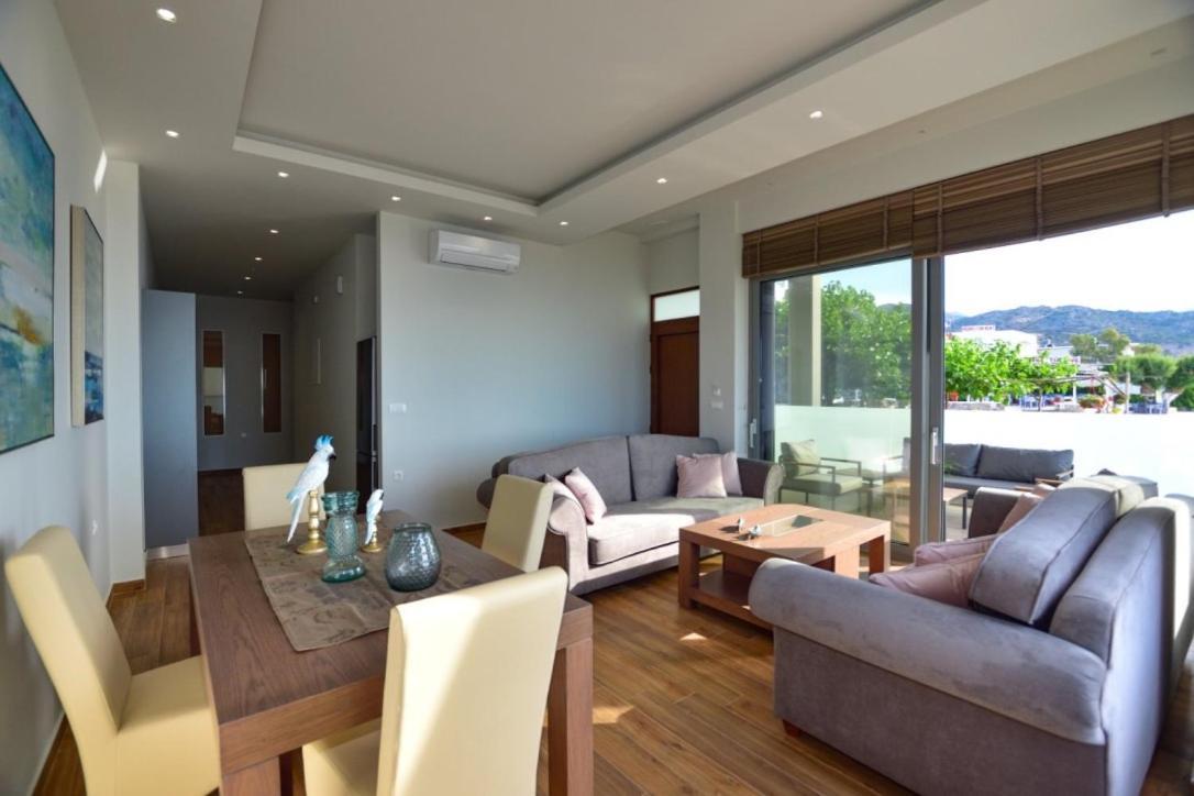 Gonis Grand Luxury Suite 팔라이오코라 외부 사진
