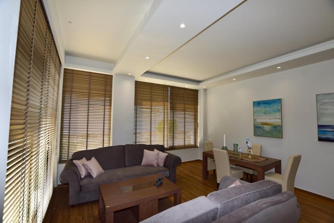 Gonis Grand Luxury Suite 팔라이오코라 외부 사진